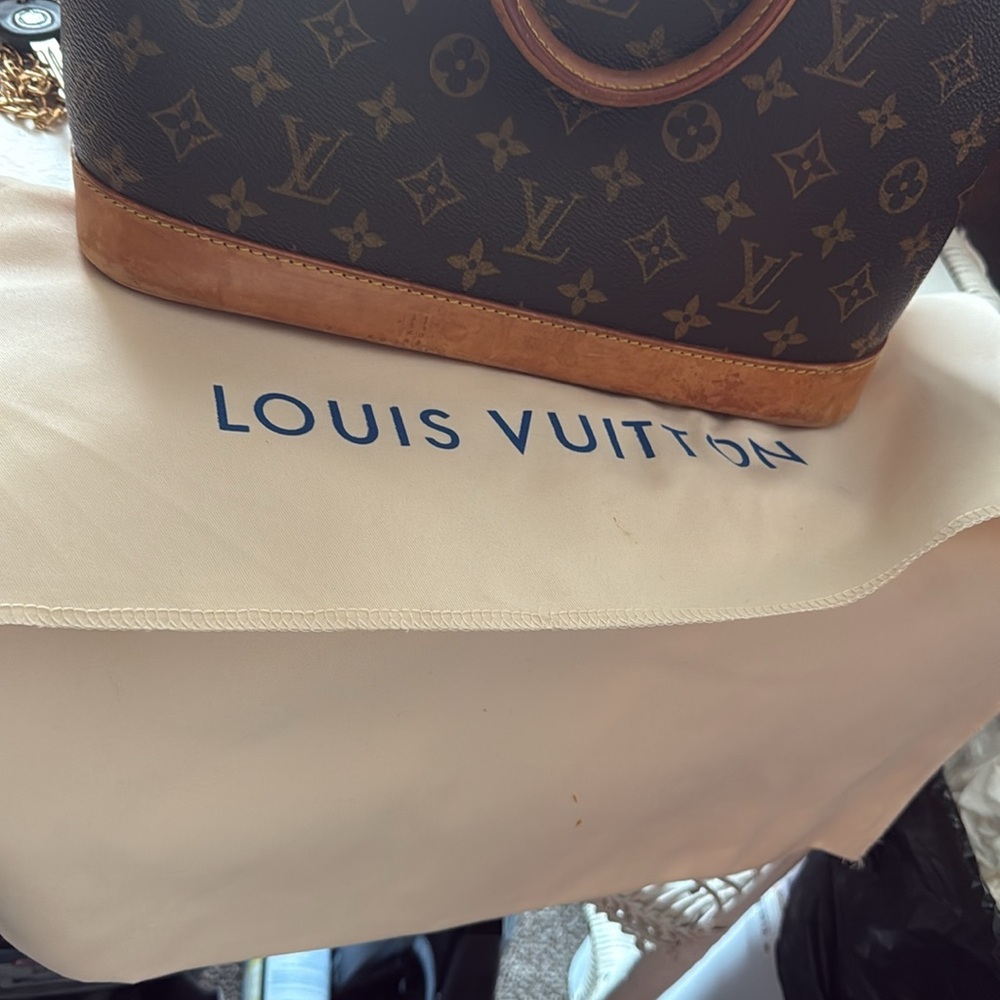 Authentic Louis Vuitton Brown Satchel with Iconic Monogram. - Picture 14 of 16